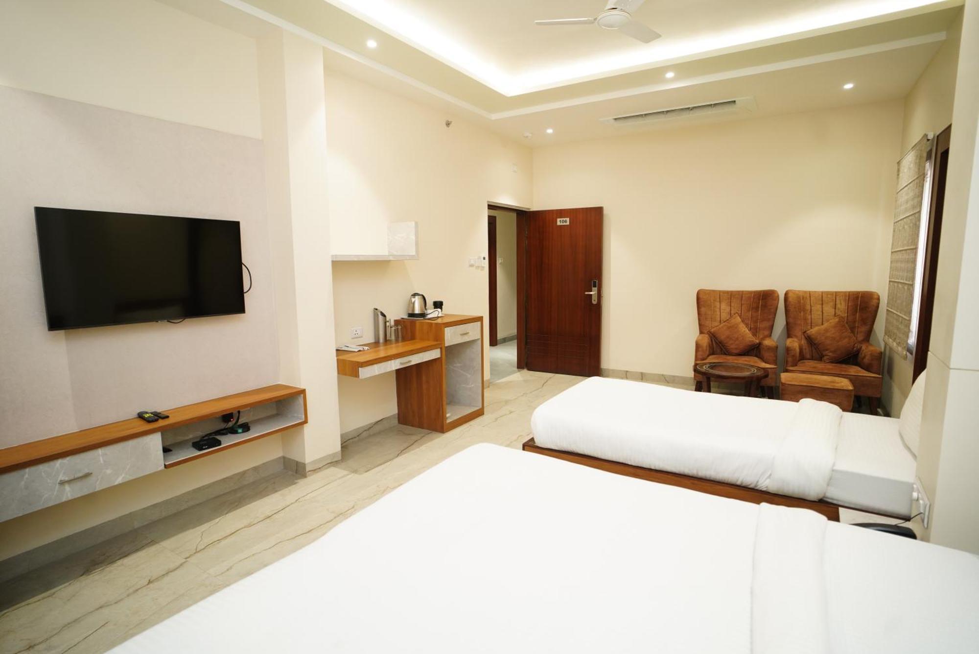 Hotel City Grand Varanasi — Photos 2